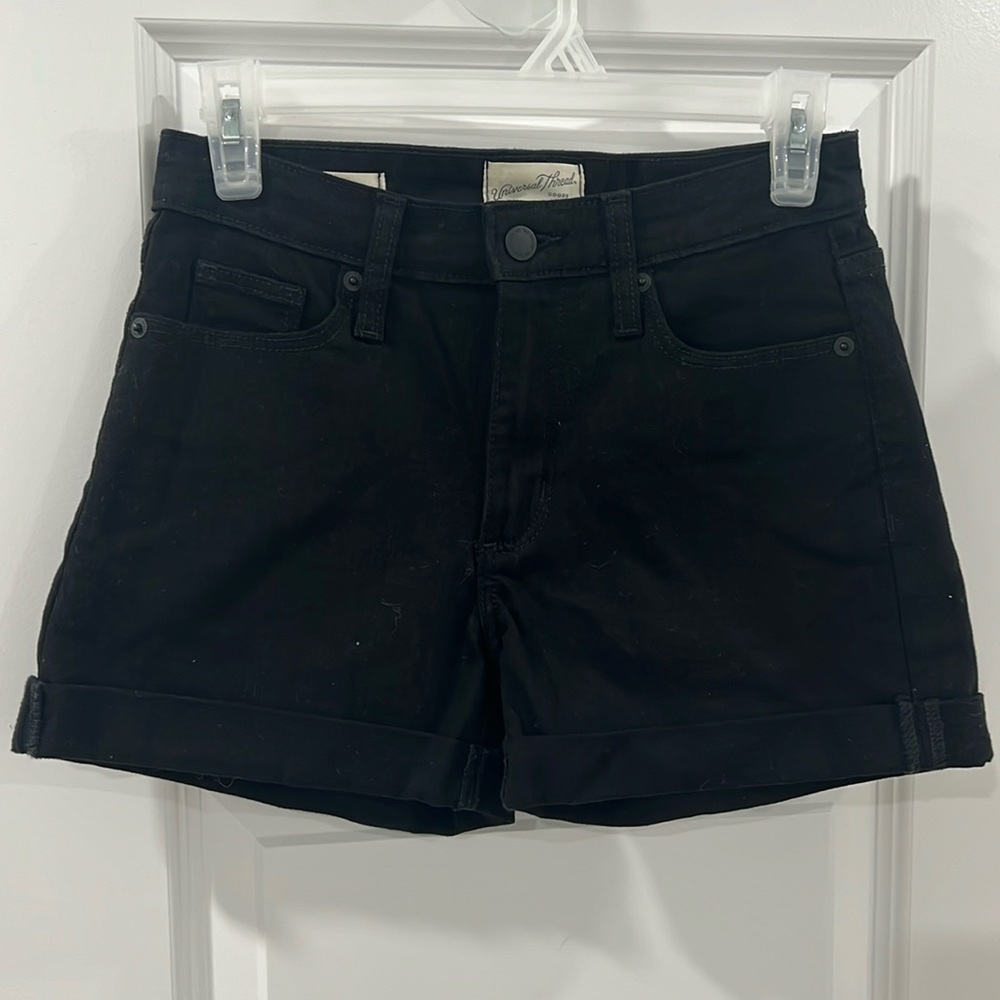 Universal Thread shorts 
High Rise Midi 
Black
Size: 0/25R
New without tags